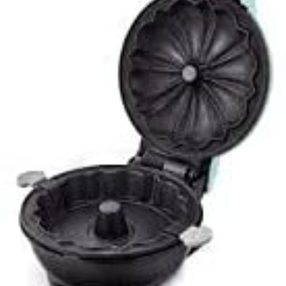 Dash Mini Bundt Cake Maker - Aqua DBCM100GBAQ04 - Picture 6 of 7